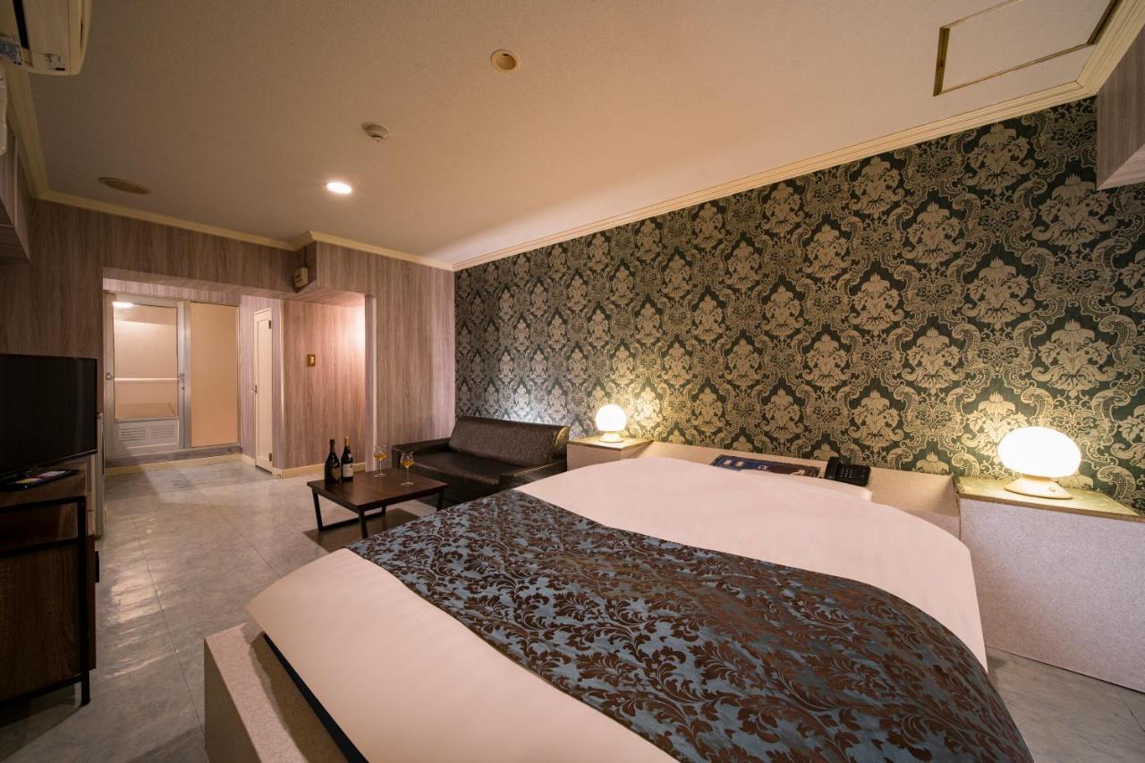 Namba Alpha (Adults Only) Hotel Osaka Exterior photo